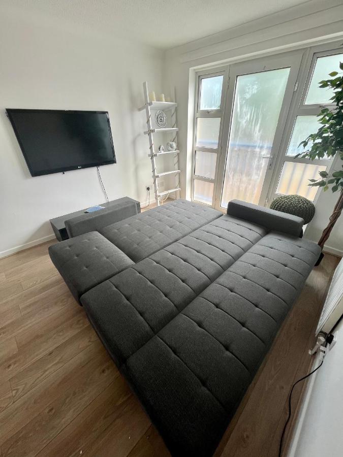 Apartament New Cosey 2 Bedroom With Free Parking *